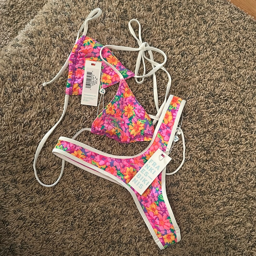 FRANKIES BIKINI (top and bottom) 
Color: Daisy Pond